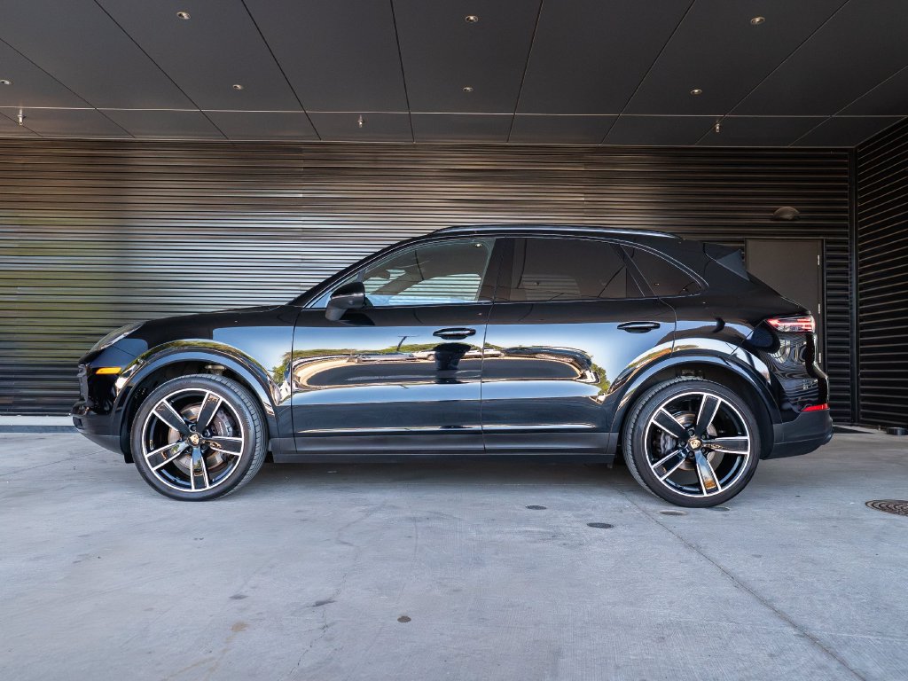 Certified 2023 Porsche Cayenne Platinum Edition AWD/4WD image 2