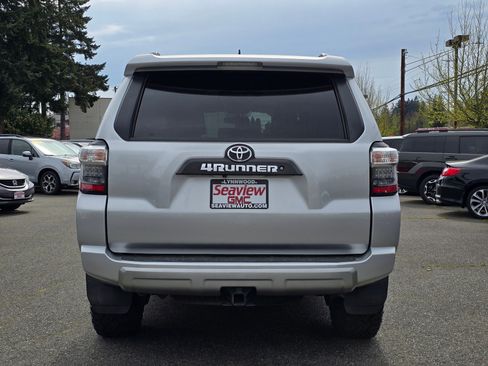 Used 2019 Toyota 4Runner TRD Off-Road AWD/4WD image 6