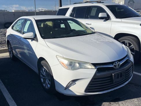 Used 2015 Toyota Camry image 1