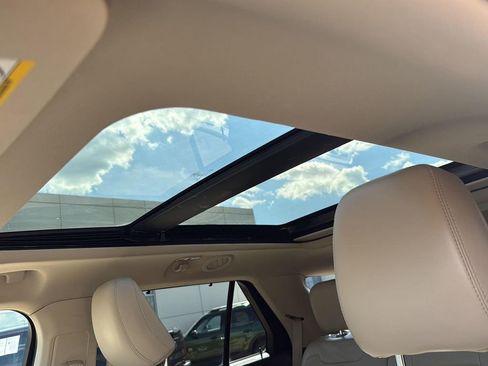 Used 2022 Ford Explorer Platinum w/ Equipment Group 601A image 10