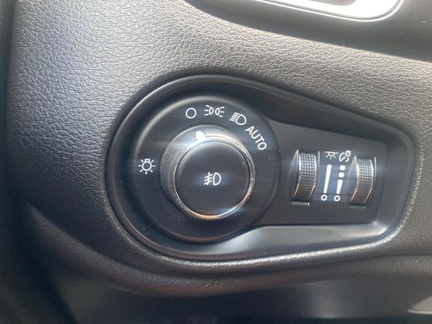 Used 2015 Jeep Renegade Latitude w/ Popular Equipment Group AWD/4WD image 17