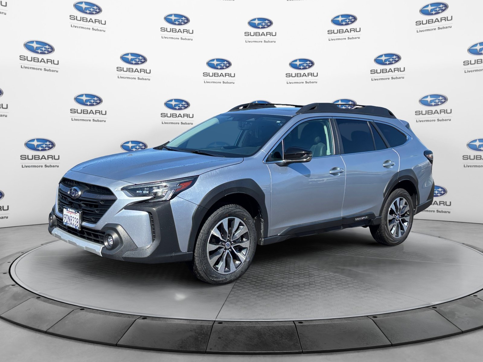 Used 2023 Subaru Outback Limited AWD/4WD image 2