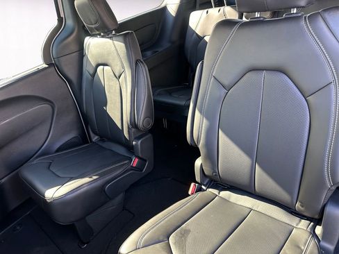 New 2026 Chrysler Pacifica Select FWD image 13
