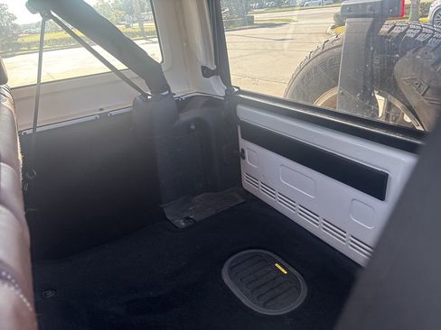 Used 2018 Jeep Wrangler Unlimited Sahara w/ Connectivity Group image 13