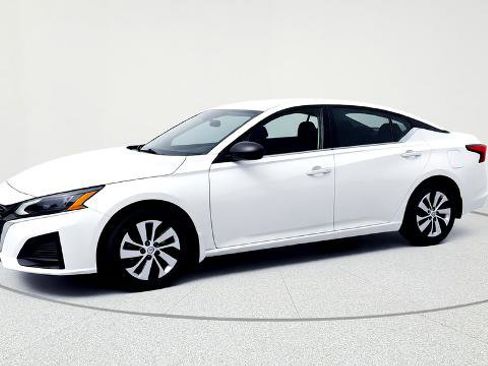 Used 2024 Nissan Altima 2.5 S image 5