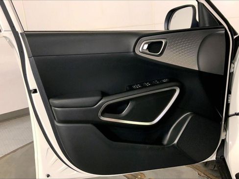 Used 2025 Kia Soul LX image 24