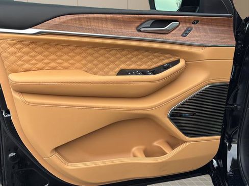 New 2025 Jeep Grand Cherokee Summit image 16