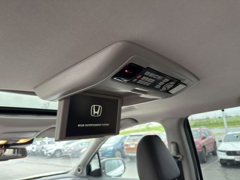 Used 2018 Honda Pilot Touring image 12