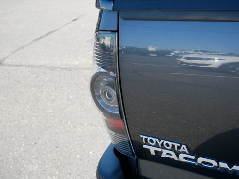 Used 2011 Toyota Tacoma 4x4 Double Cab w/ TRD Sport Pkg image 17