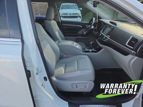 Used 2018 Toyota Highlander Limited FWD image 15