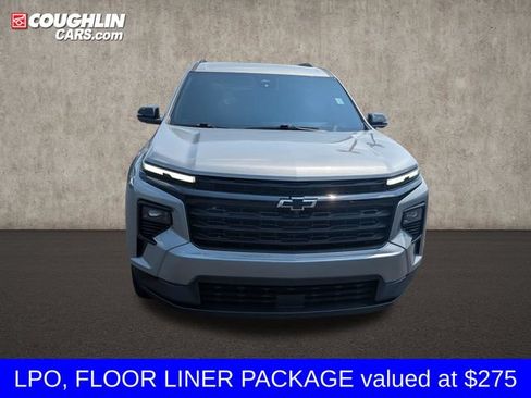 Used 2024 Chevrolet Traverse LT w/ Midnight/Sport Edition FWD image 2