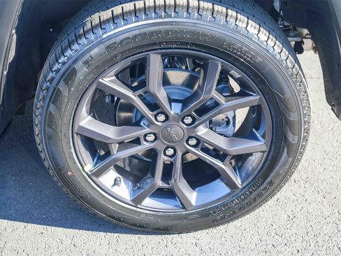 New 2025 Jeep Grand Cherokee Limited image 10