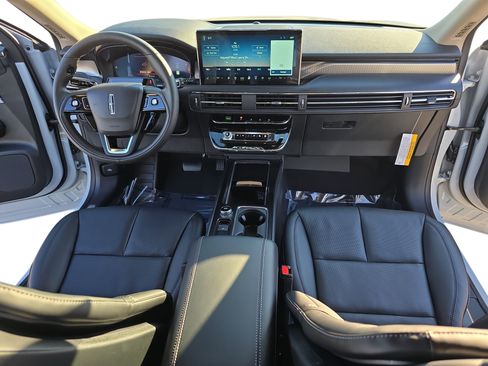 New 2026 Lincoln Corsair Reserve image 9