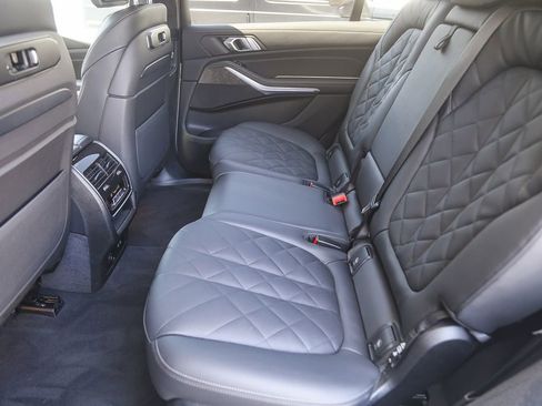 Used 2026 BMW X7 xDrive40i w/ M Sport Package AWD/4WD image 15