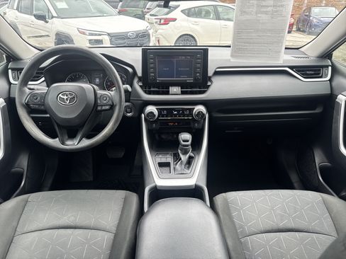 Used 2022 Toyota RAV4 XLE FWD image 10