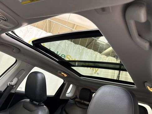 Used 2018 Jeep Compass Limited w/ Navigation Group image 24