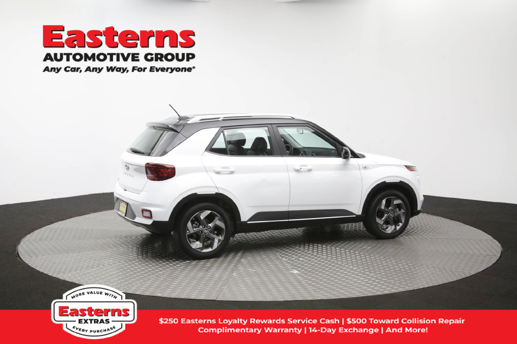 Used 2025 Hyundai Venue Limited FWD image 43