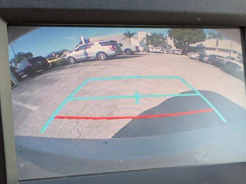 Used 2017 Toyota Camry SE image 11