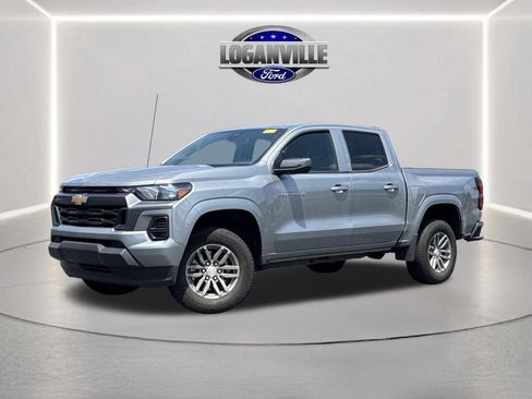 Used 2025 Chevrolet Colorado LT RWD image 1