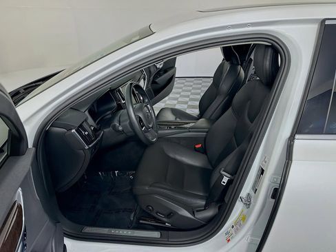 Used 2019 Volvo S90 T5 Momentum image 25