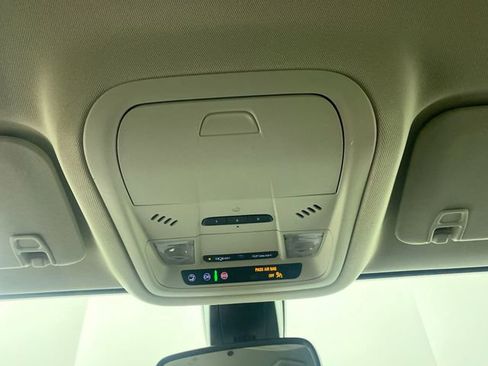 Used 2023 GMC Acadia Denali image 9