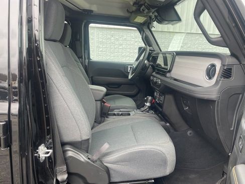Used 2024 Jeep Wrangler Sahara w/ Safety Group image 15