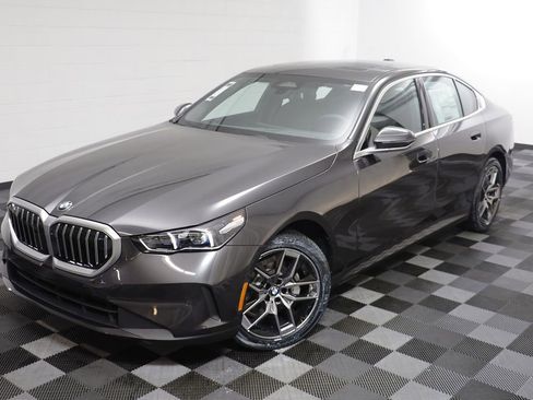 New 2026 BMW 530i xDrive w/ Convenience Package AWD/4WD image 2