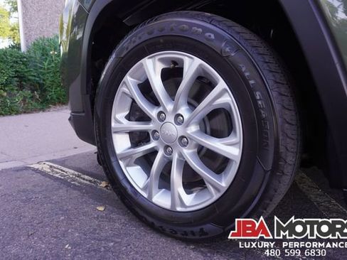 Used 2019 Jeep Cherokee Latitude w/ Popular Appearance Group FWD image 97