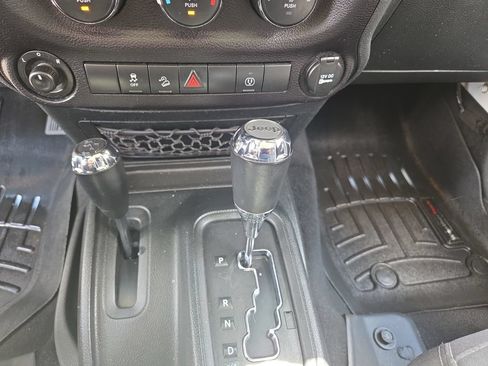 Certified 2018 Jeep Wrangler Unlimited Sahara w/ Connectivity Group AWD/4WD image 9