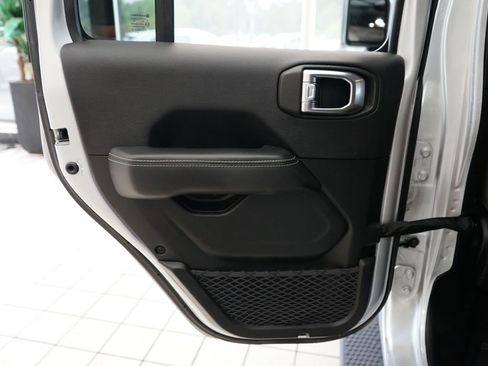 Used 2023 Jeep Wrangler Unlimited Sahara AWD/4WD image 45