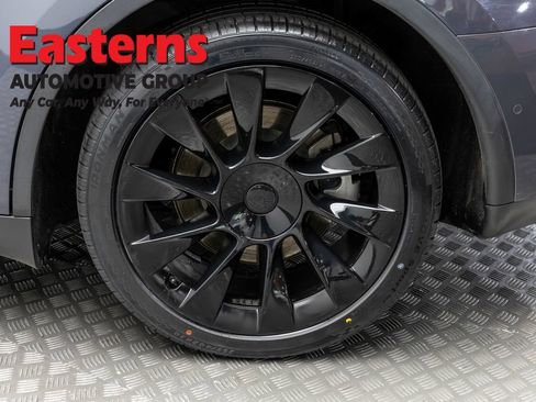 Used 2022 Tesla Model Y Long Range AWD/4WD image 8