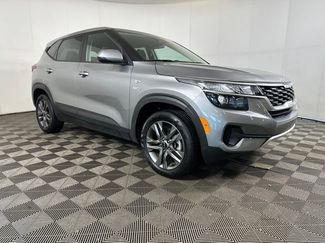 Used 2023 Kia Seltos LX video 2