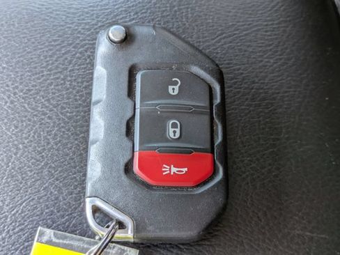 Used 2023 Jeep Wrangler Unlimited Sahara AWD/4WD image 27