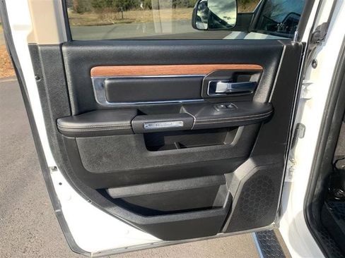 Used 2018 RAM 1500 Laramie image 40