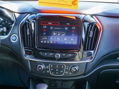 Used 2023 Chevrolet Traverse LT image 15