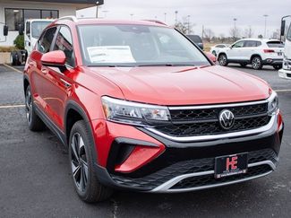 Used 2024 Volkswagen Taos SE image 1