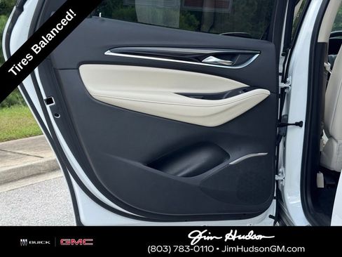 Used 2023 Buick Enclave Essence image 24