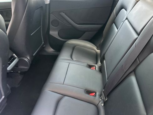 Used 2021 Tesla Model Y Long Range AWD/4WD image 22