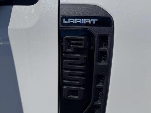 Used 2023 Ford F250 Lariat w/ Sport Appearance Package AWD/4WD image 21