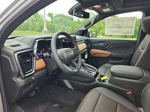 New 2025 GMC Canyon AT4 w/ Nightfall Edition image 10