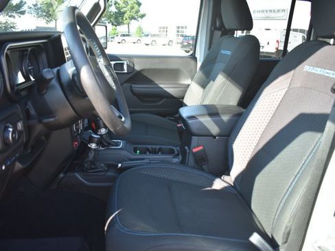 Used 2024 Jeep Wrangler Unlimited Rubicon 4xe w/ Technology Group AWD/4WD image 15