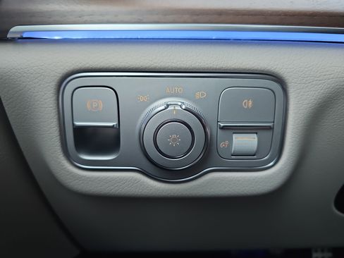 New 2026 Mercedes-Benz GLS 450 4MATIC image 28