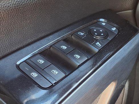 Used 2022 Nissan Pathfinder SL image 12