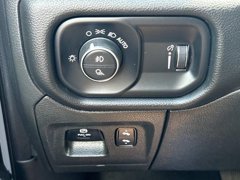Used 2023 RAM 1500 Big Horn AWD/4WD image 39