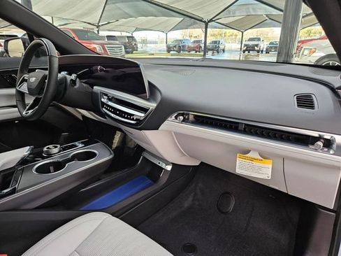 New 2026 Cadillac Lyriq Luxury image 24