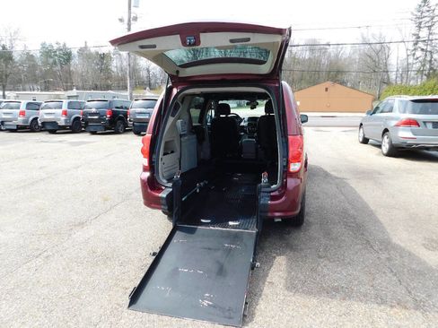 Used 2020 Dodge Grand Caravan SXT image 2