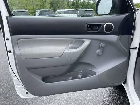 Used 2005 Toyota Tacoma 2WD Regular Cab image 2