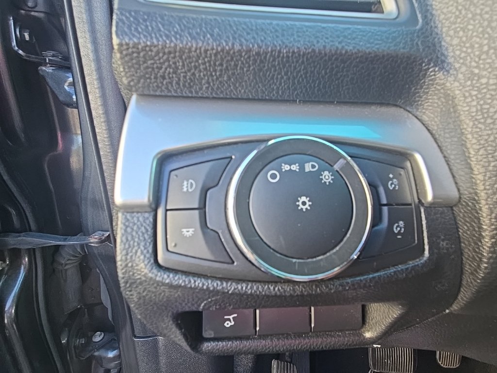 Used 2016 Ford Explorer XLT w/ Equipment Group 202A AWD/4WD image 15
