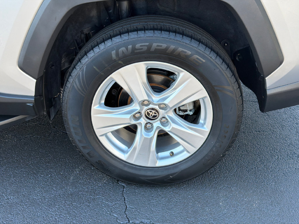 Used 2021 Toyota RAV4 XLE w/ Convenience Package FWD image 23