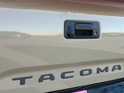 Used 2017 Toyota Tacoma SR5 w/ Tow Package image 14